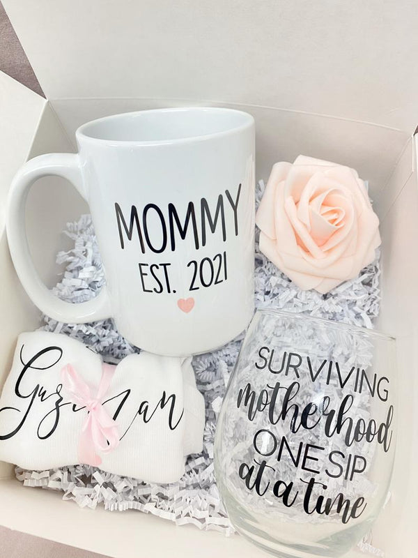 Mommy gift box set- new mom baby bodysuit gift box for parents to be- baby shower gift idea- baby announcement pregnancy idea for mama mug