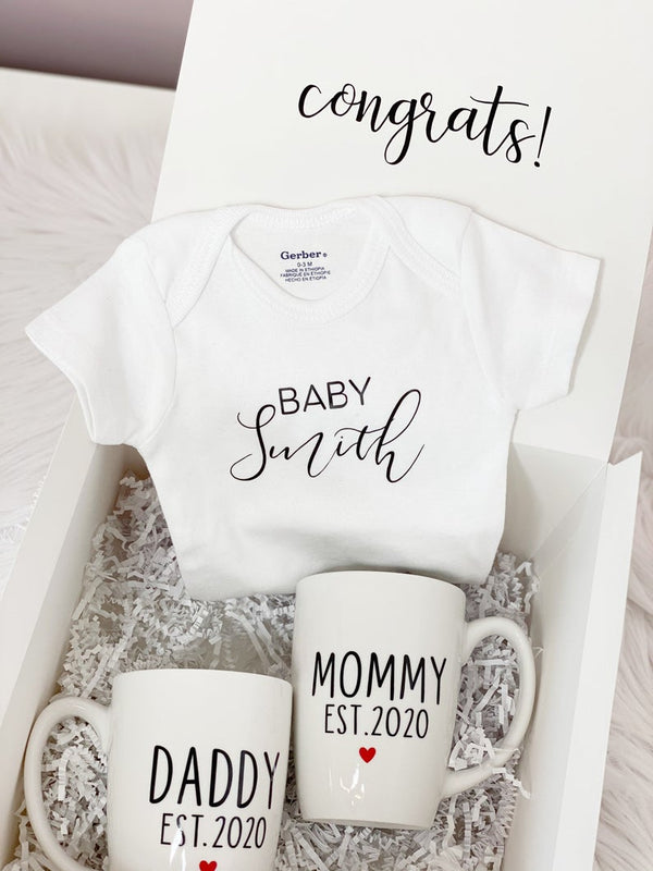 Mommy daddy parents gift box set- mom dad mug set- gift box for parents to be- baby shower gift idea- baby announcement pregnancy baby body