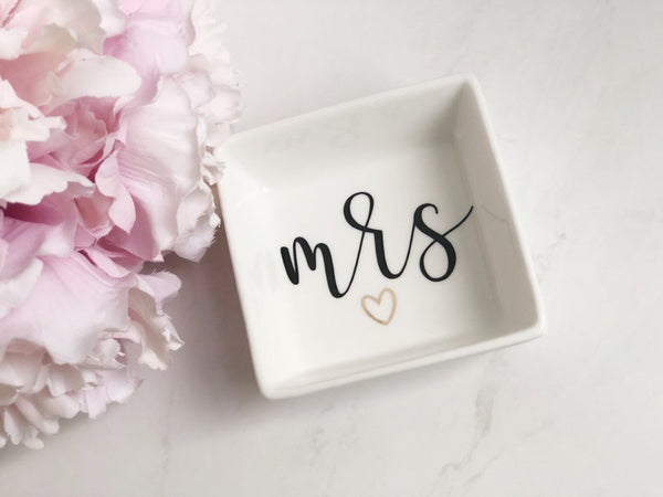 Mrs ring dish- future mrs ring dish- bride ring holder - bride gift idea- engagement ring dish- jewelry holder - personalized ring dish-