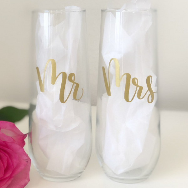 Mr and mrs champagne flutes- mr and mrs champagne glasses- mr and mrs wedding flutes- mr and mrs toasting flutes- gold mr and mrs flutes