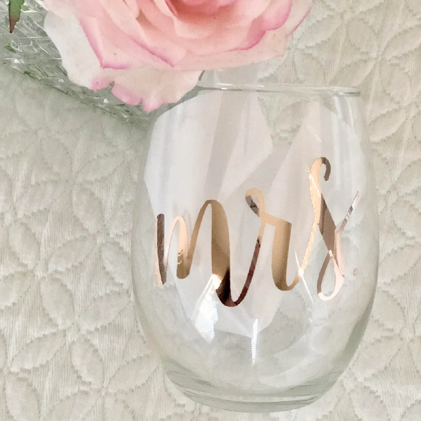 Rose gold Mrs wine glass- new mrs wine glass- bridal shower gift- engagement gift- mrs gift- newleywed wedding gift- mrs- mrs wine glass