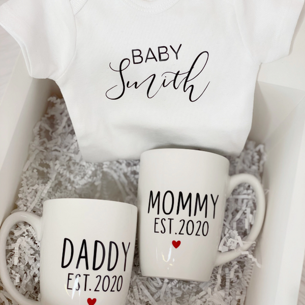 Mommy daddy parents gift box set- mom dad mug set- gift box for parents to be- baby shower gift idea- baby announcement pregnancy baby body