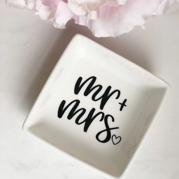 Mr and Mrs ring dishes- his and hers bride and groom ring dish jewelry holder- engagement gift for couple- gift for bride and groom ring